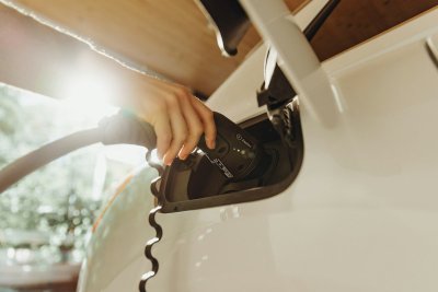 Zo hard stijgt je wegenbelasting als je een EV rijdt